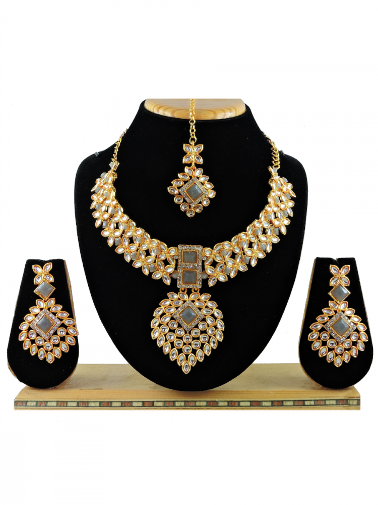 White Alloy Festival Wear Kundan Necklace