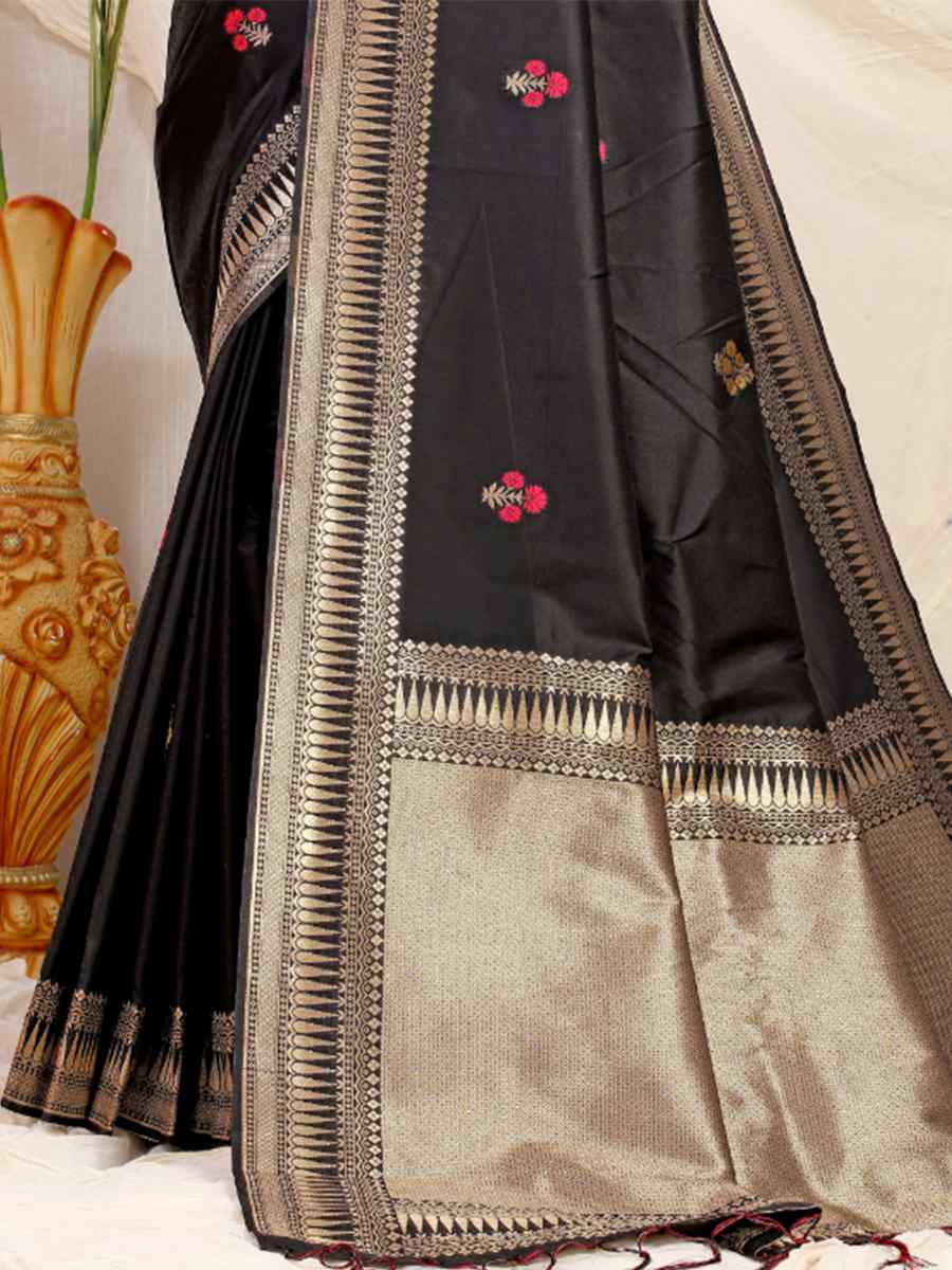 Black Banarasi Silk Handwoven Festival Casual Heavy Border Saree