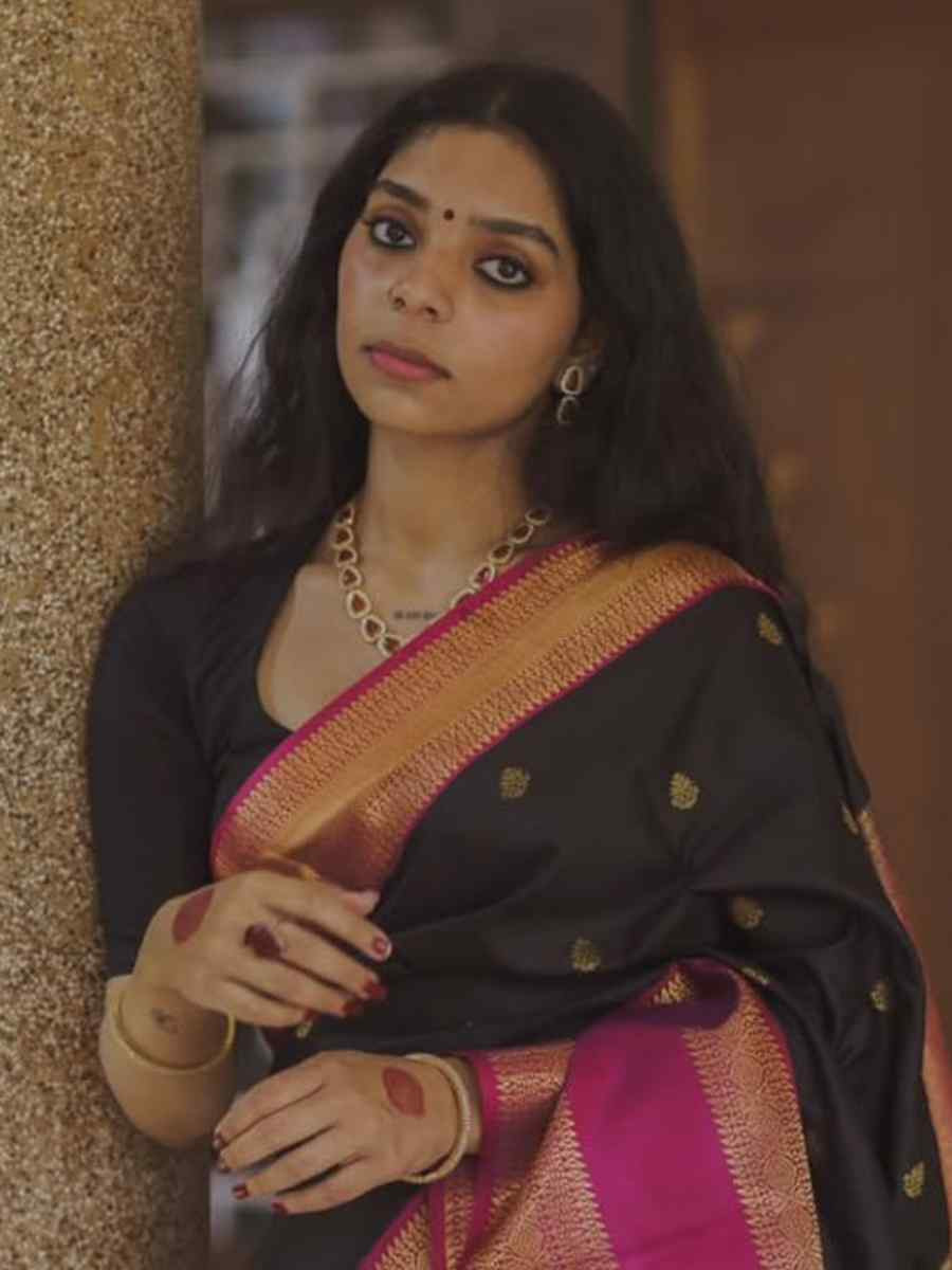 Black Banarasi Soft Silk Handwoven Festival Wedding Fancy Heavy Border Saree