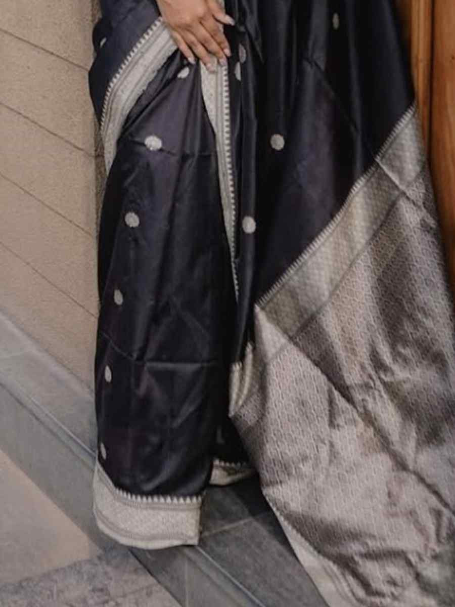 Black Silk Handwoven Festival Wedding Fancy Heavy Border Saree