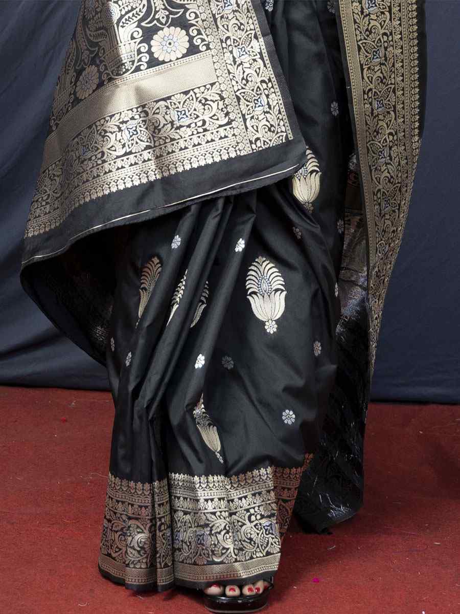 Black Soft Banarasi Silk Handwoven Wedding Festival Heavy Border Saree
