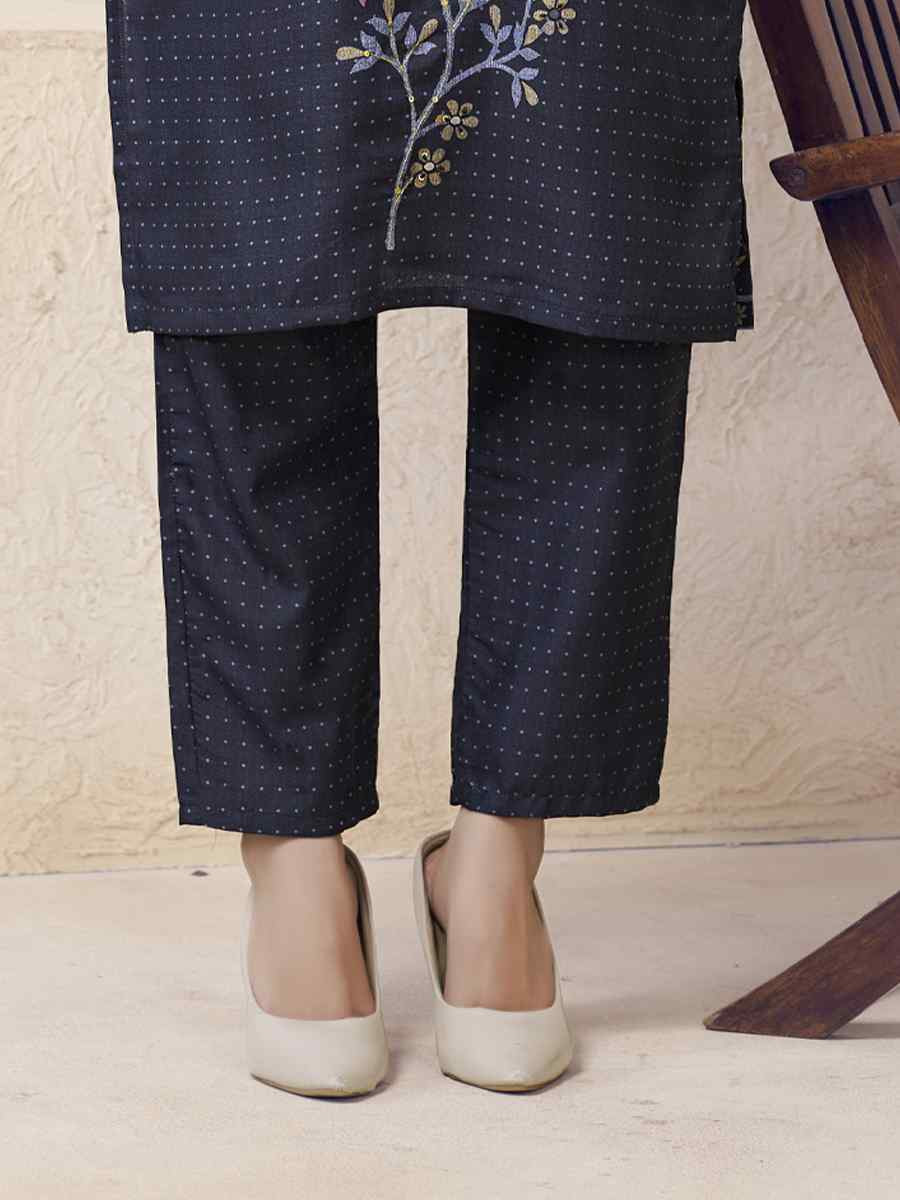 Blue Cotton Linen Embroidered Festival Casual Kurti
