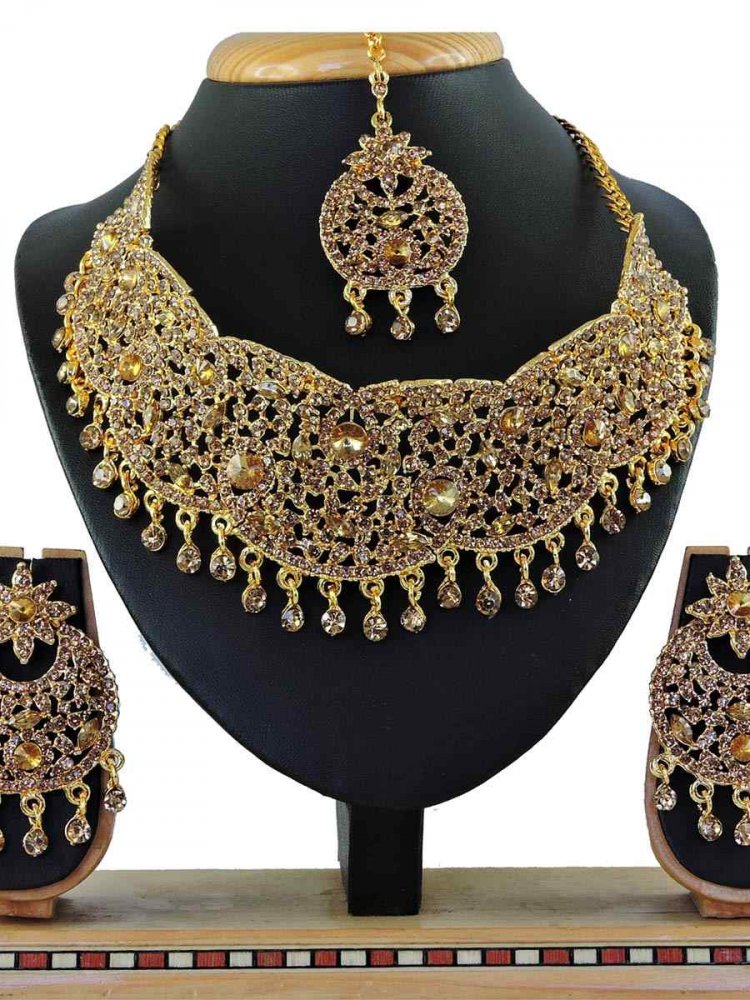 Gold Alloy Bridal Wear Diamonds Necklace