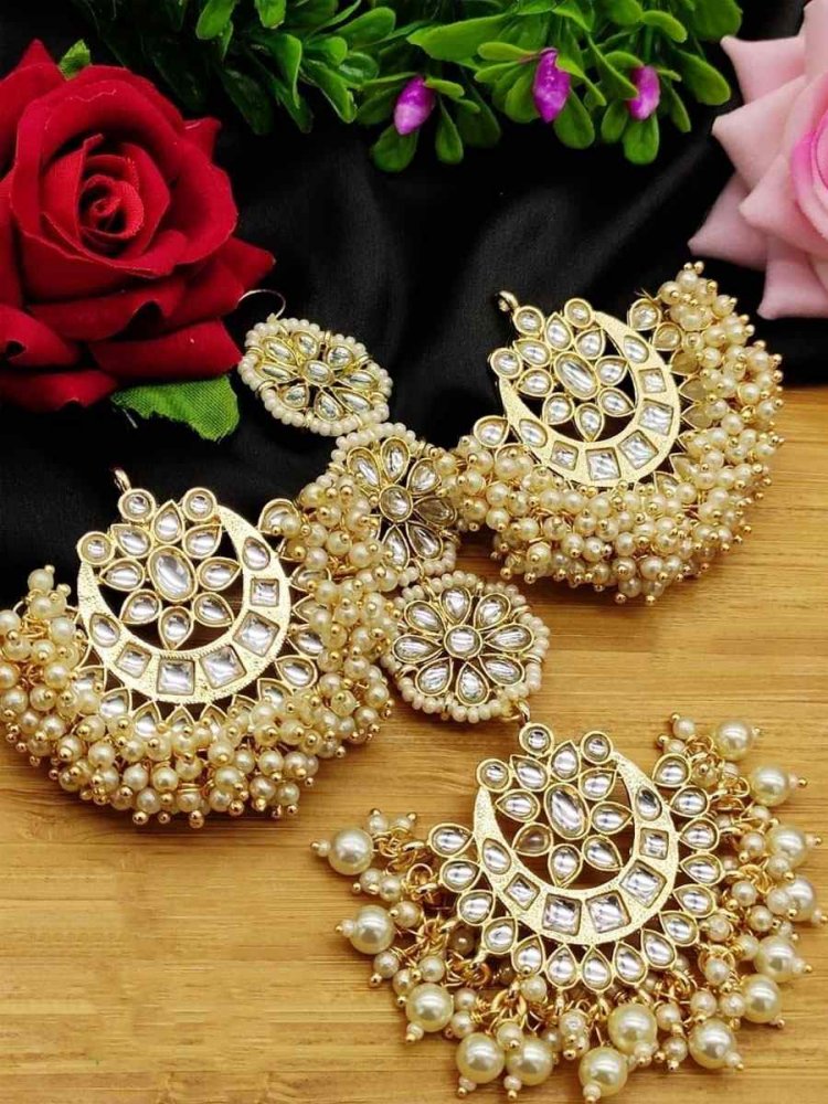 Gold Alloy Bridal Wear Kundan Earrings