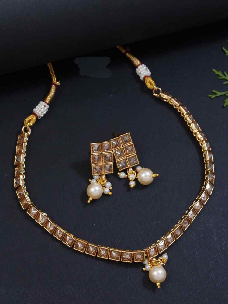 Gold Alloy Festival Wear Kundan Necklace