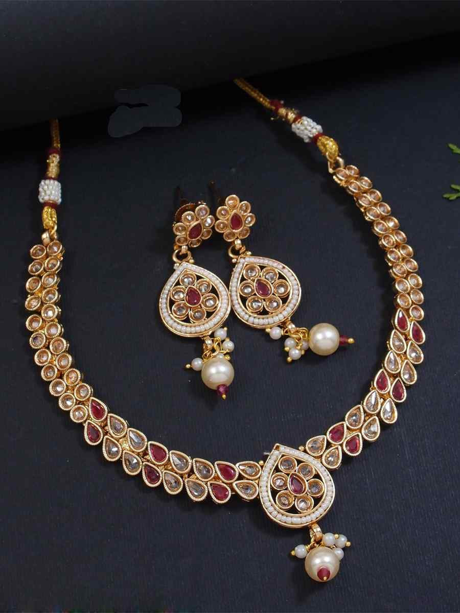 Gold Alloy Festival Wear Kundan Necklace