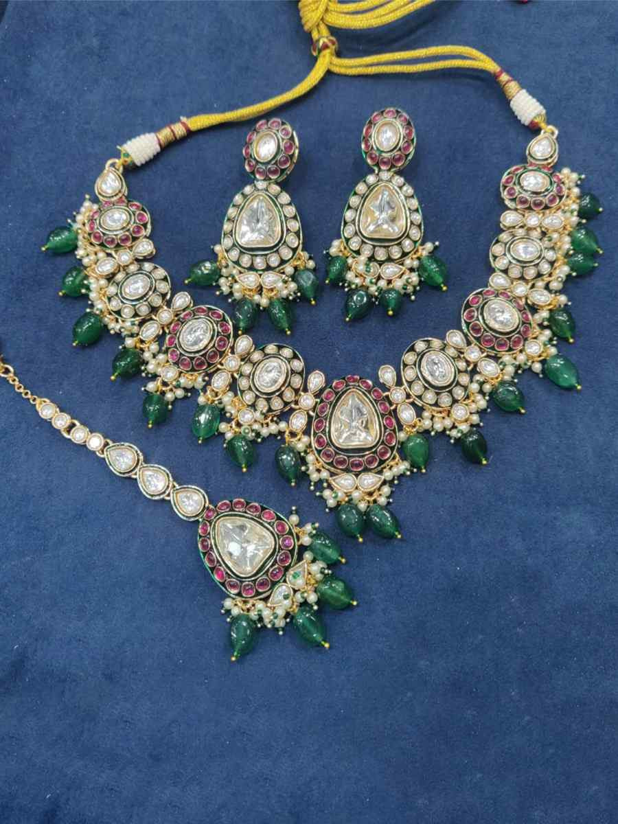 Gold Alloy Festival Wear Kundan Necklace