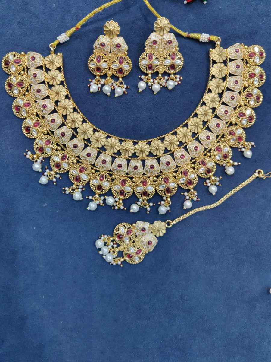 Gold Alloy Festival Wear Kundan Necklace