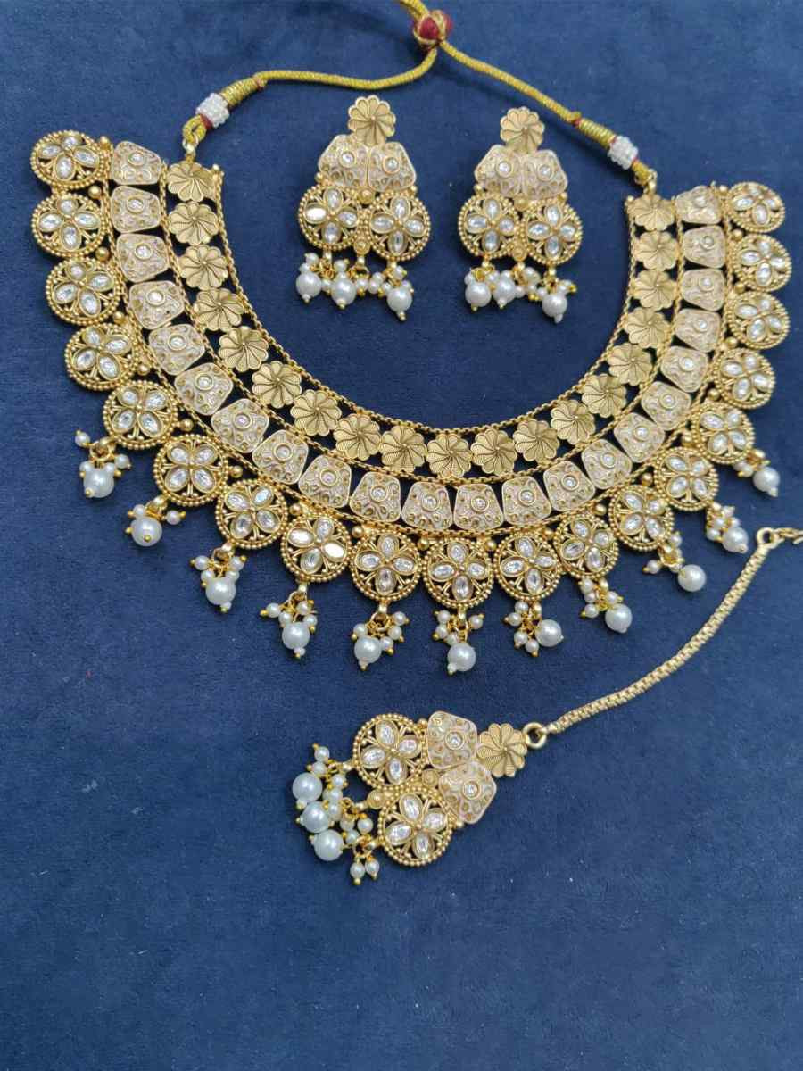 Gold Alloy Festival Wear Kundan Necklace