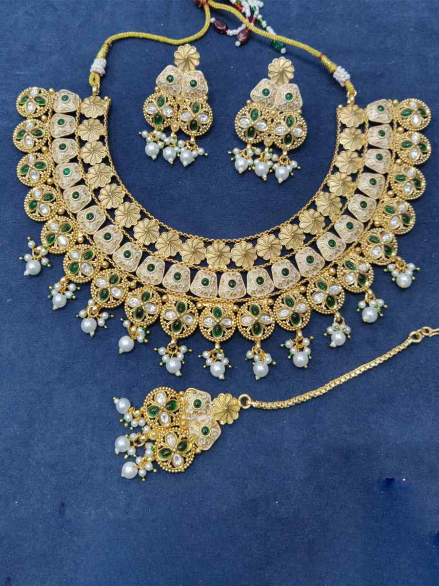 Gold Alloy Festival Wear Kundan Necklace