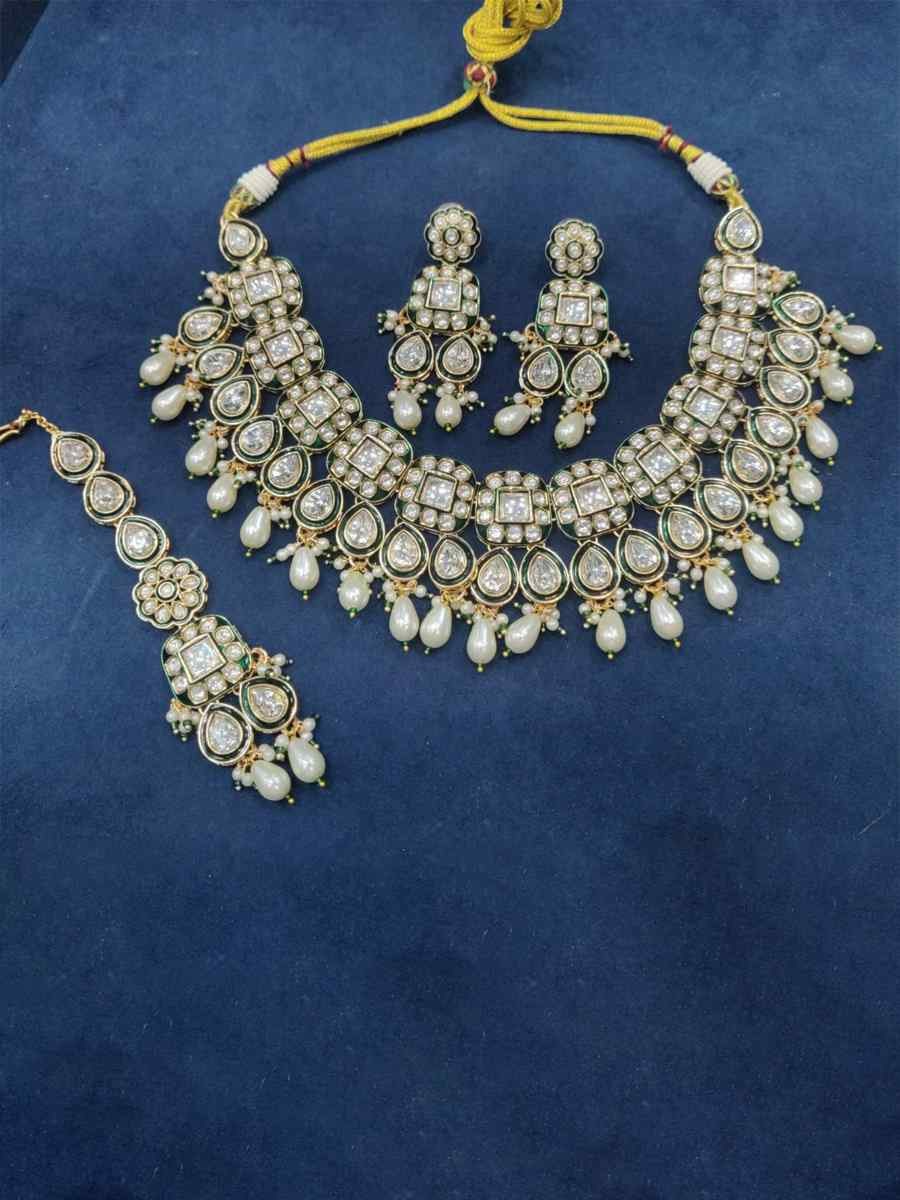 Gold Alloy Festival Wear Kundan Necklace