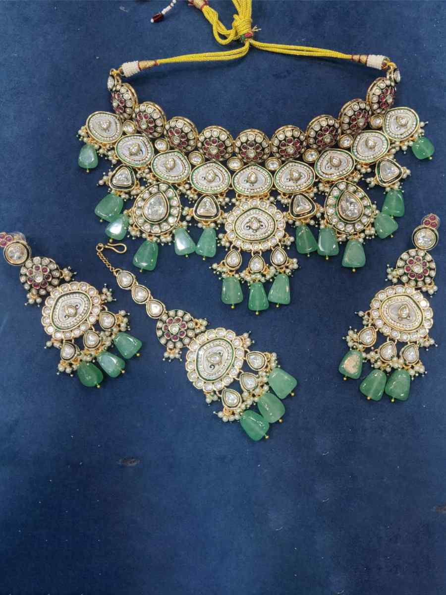 Gold Alloy Festival Wear Kundan Necklace