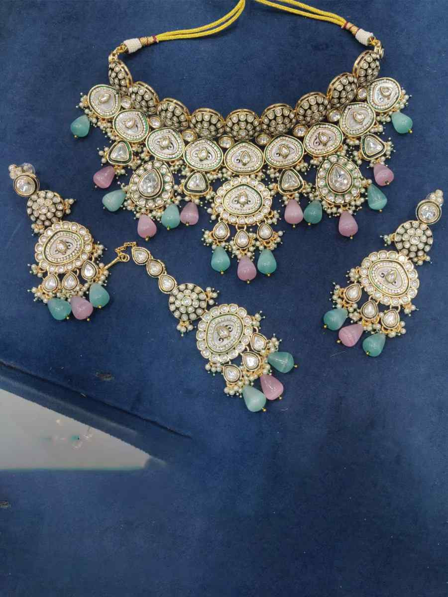 Gold Alloy Festival Wear Kundan Necklace