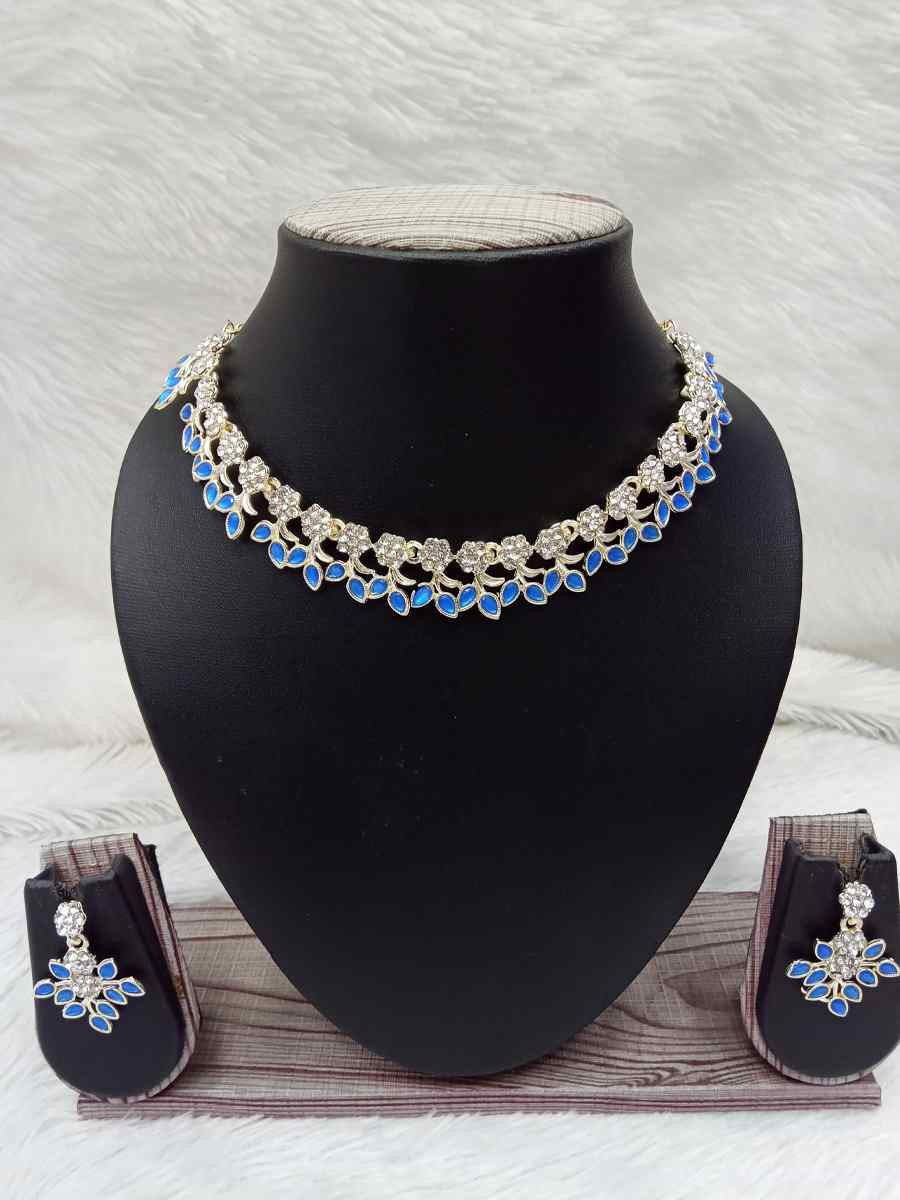 Gold Alloy Festival Wear Kundan Necklace