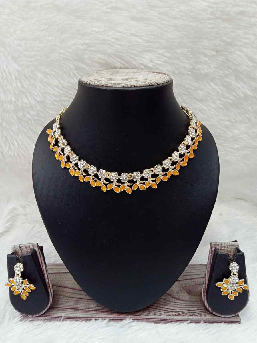 Gold Alloy Festival Wear Kundan Necklace