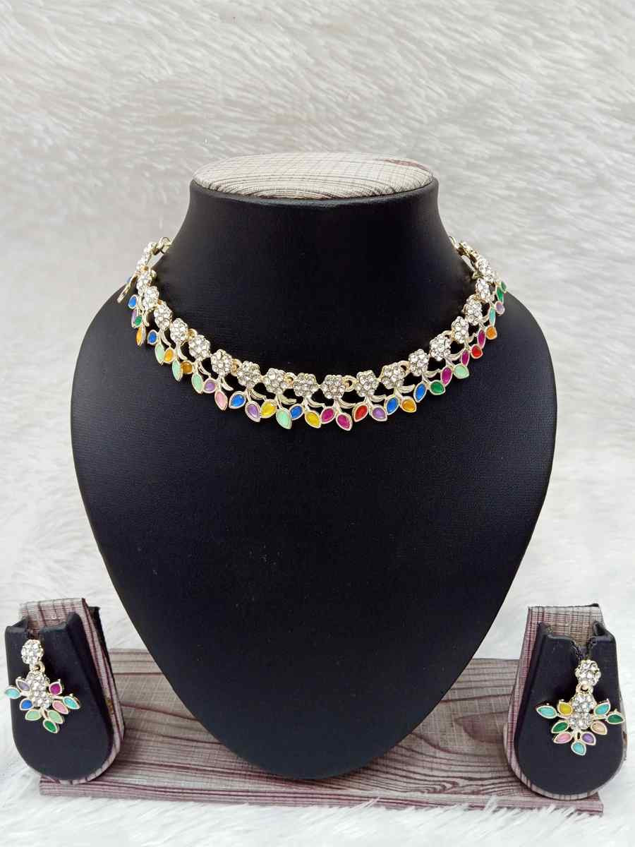 Gold Alloy Festival Wear Kundan Necklace