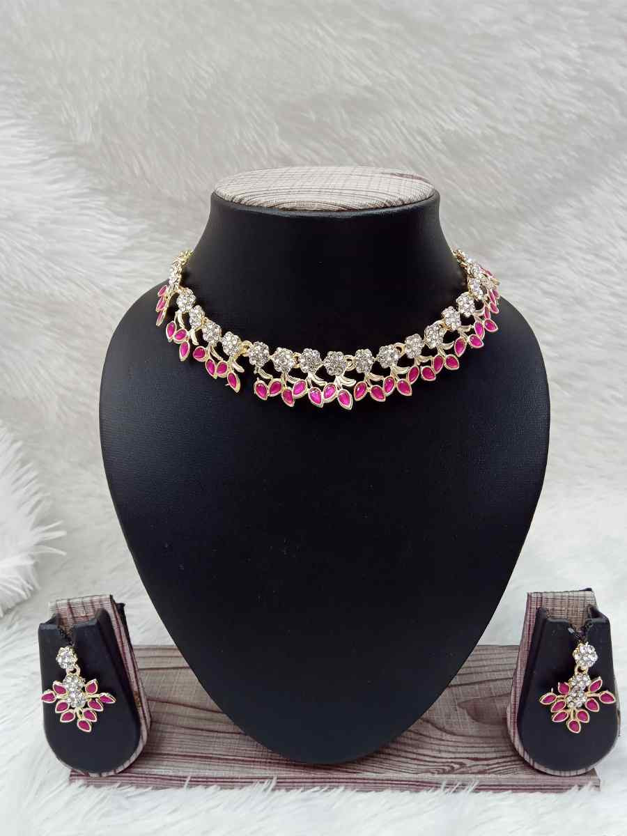 Gold Alloy Festival Wear Kundan Necklace