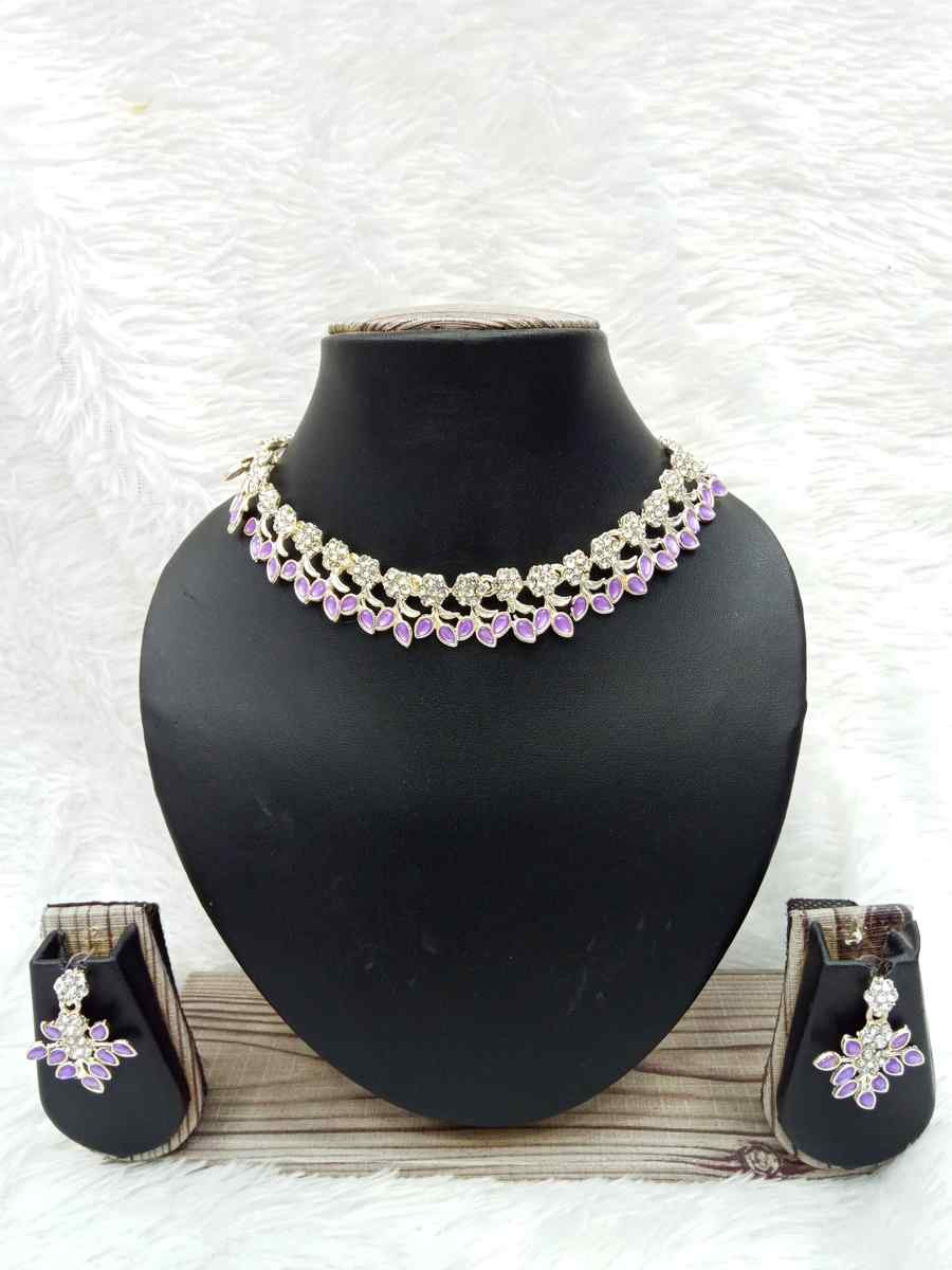 Gold Alloy Festival Wear Kundan Necklace