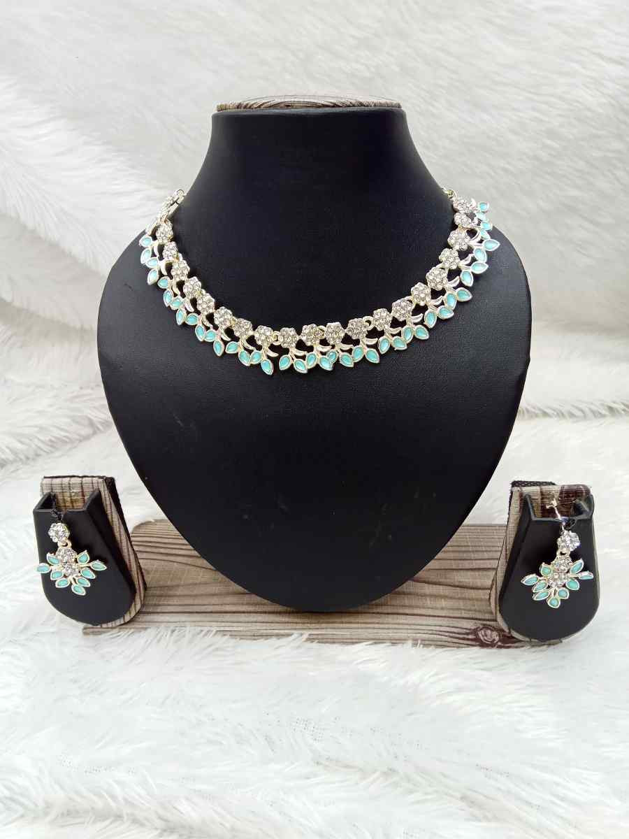 Gold Alloy Festival Wear Kundan Necklace
