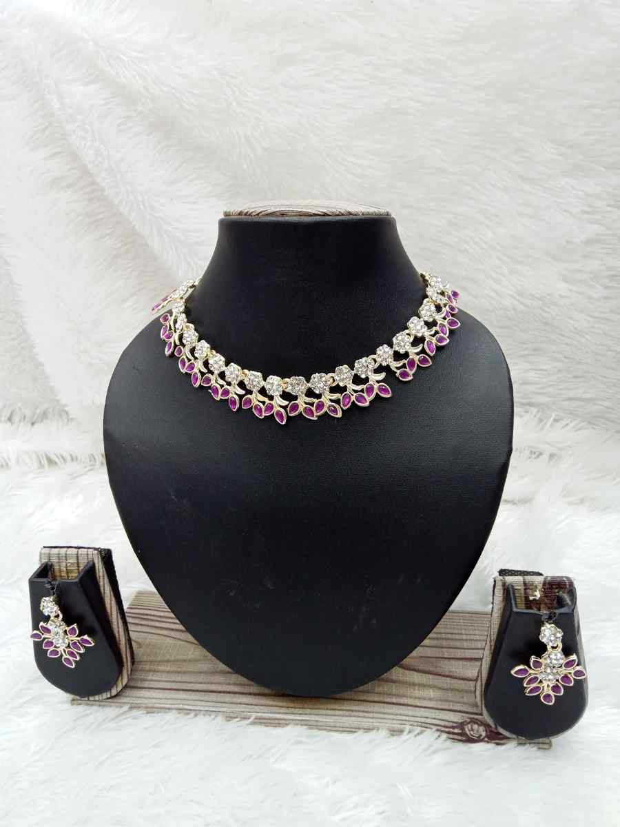 Gold Alloy Festival Wear Kundan Necklace