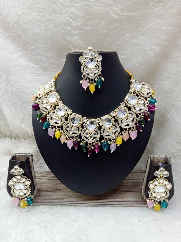 Gold Alloy Festival Wear Kundan Necklace