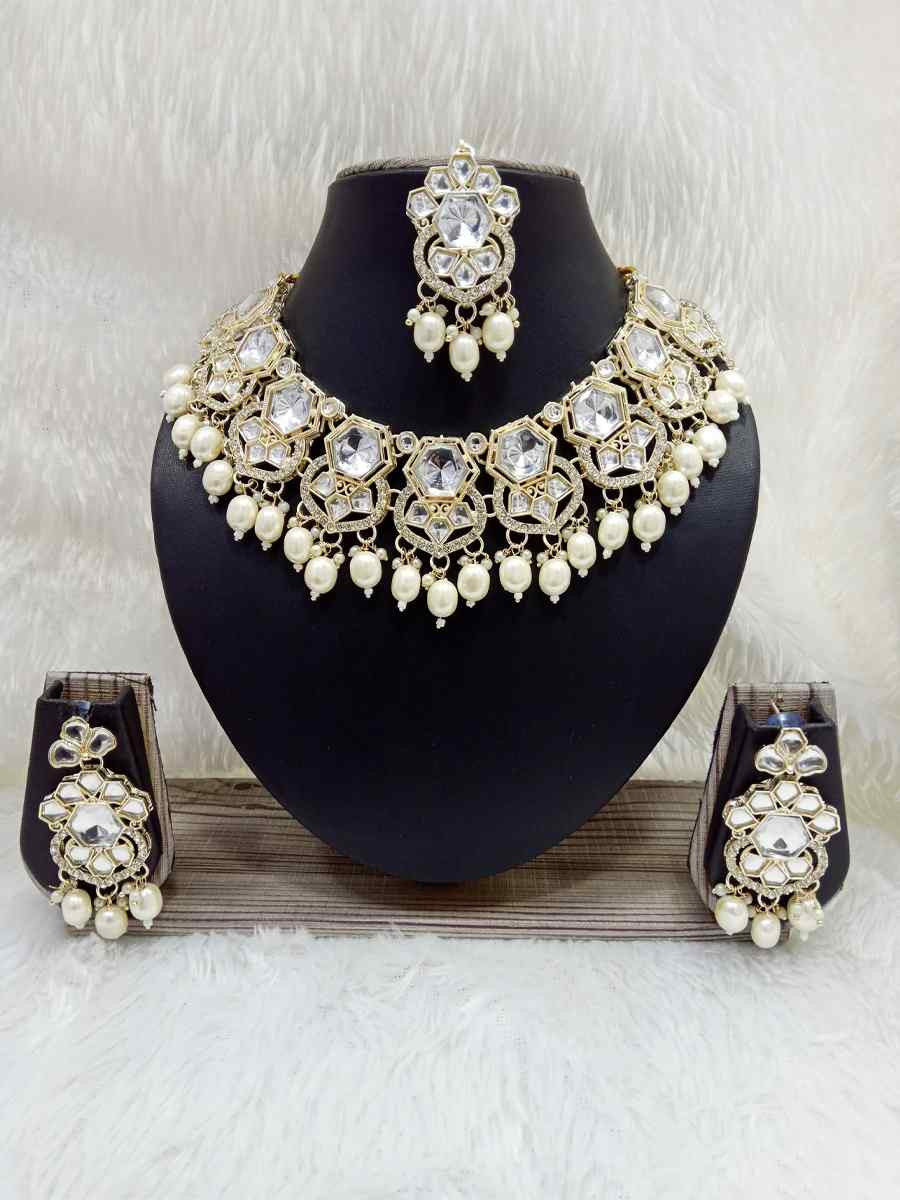 Gold Alloy Festival Wear Kundan Necklace