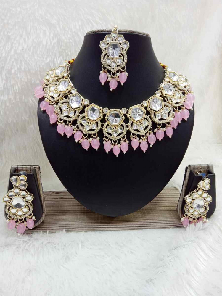 Gold Alloy Festival Wear Kundan Necklace