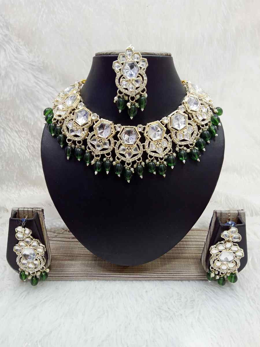 Gold Alloy Festival Wear Kundan Necklace