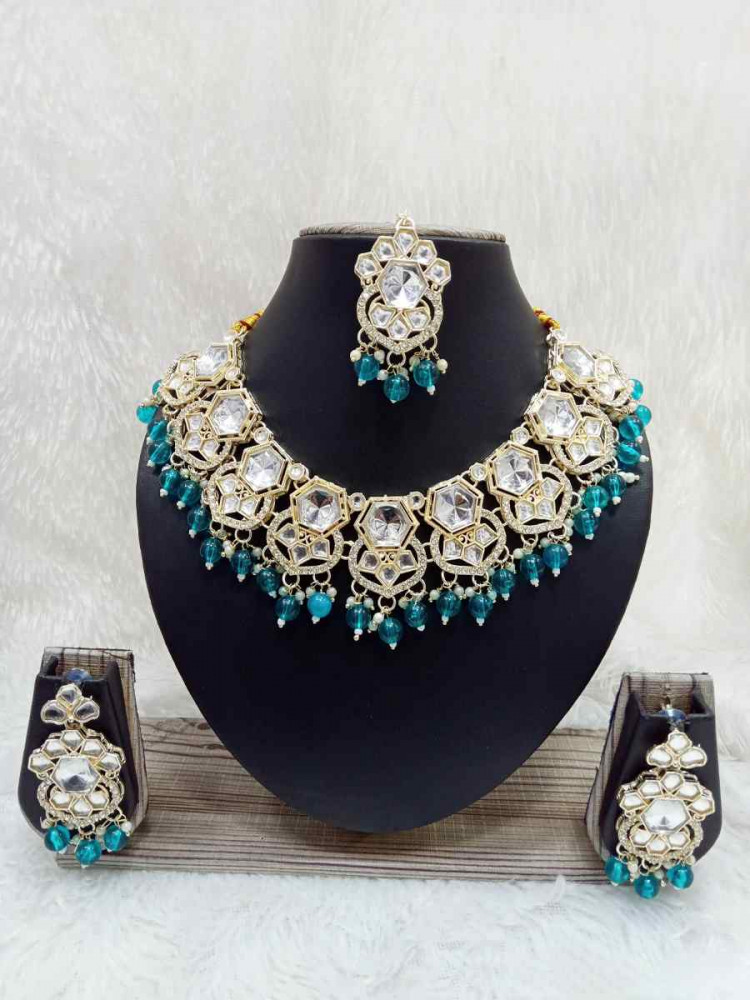 Gold Alloy Festival Wear Kundan Necklace