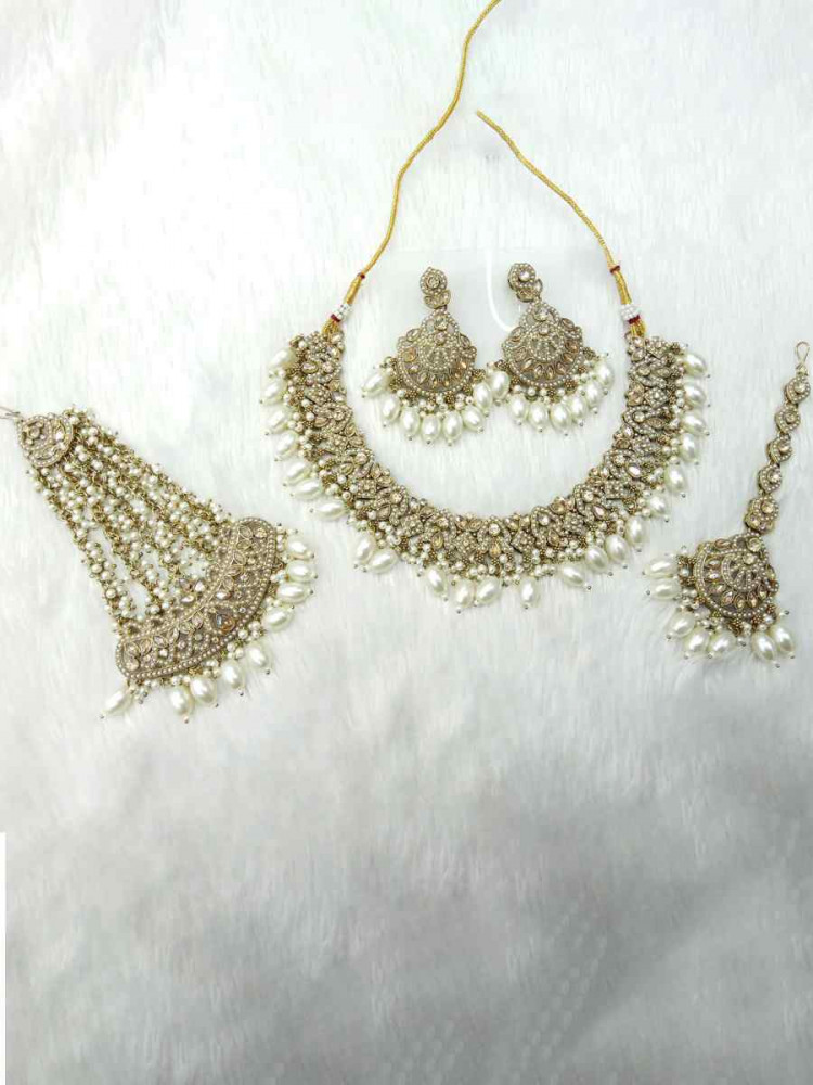 Gold Alloy Festival Wear Kundan Necklace