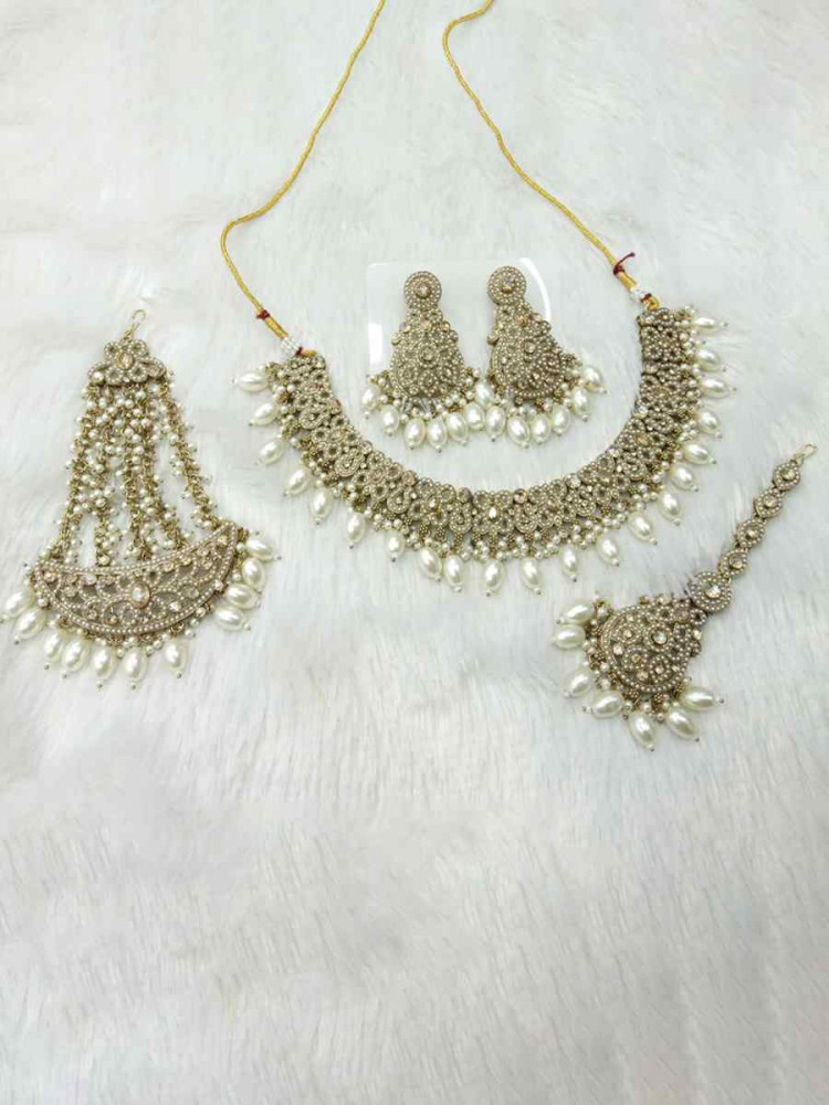 Gold Alloy Festival Wear Kundan Necklace