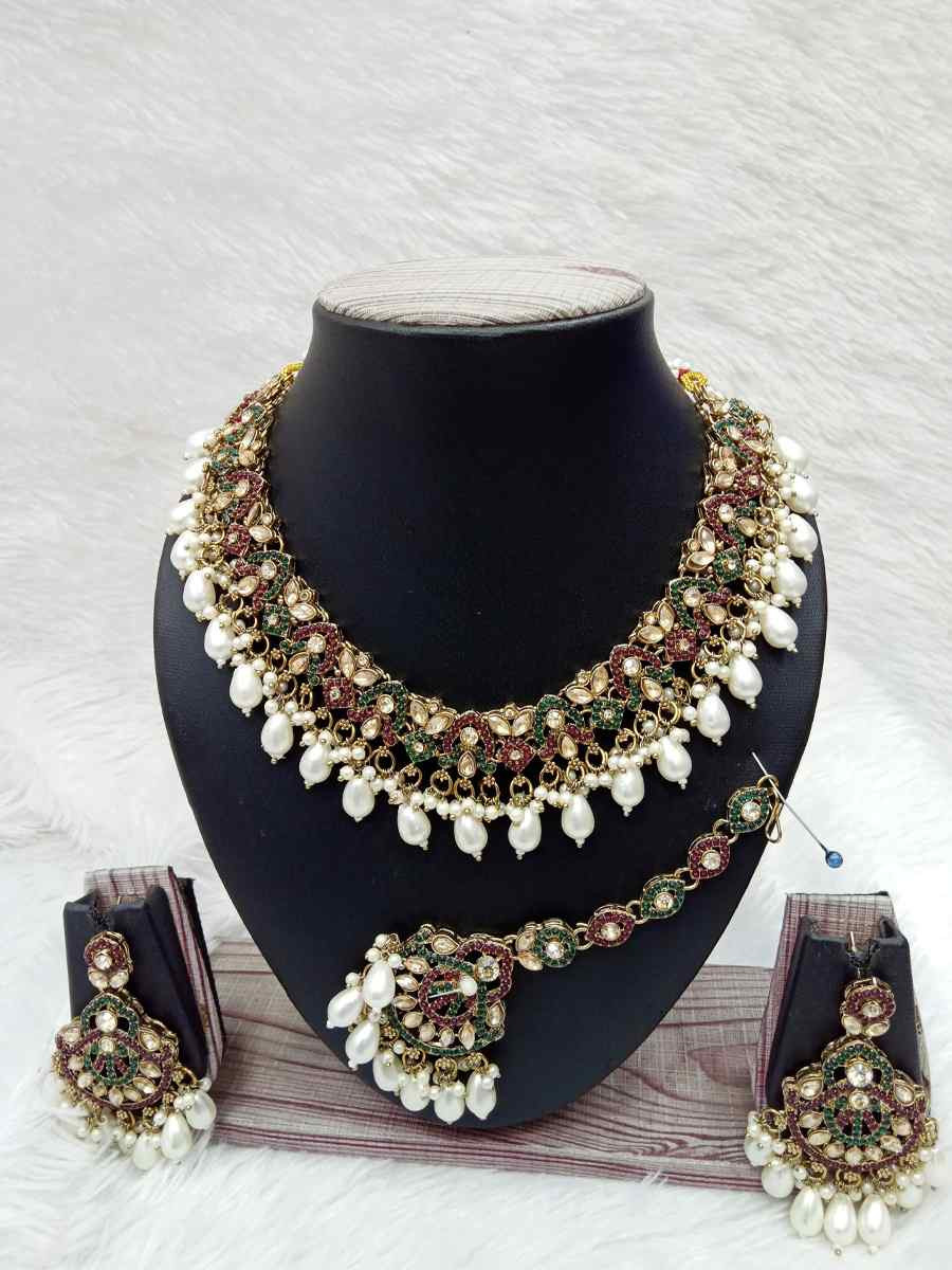 Gold Alloy Festival Wear Kundan Necklace