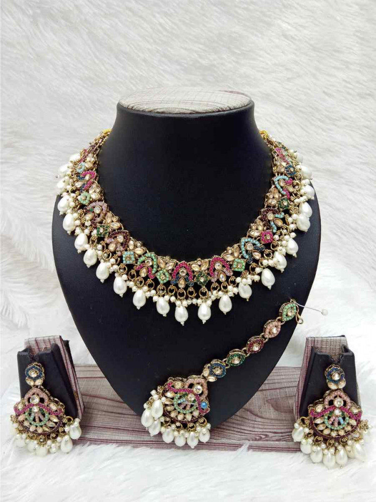 Gold Alloy Festival Wear Kundan Necklace