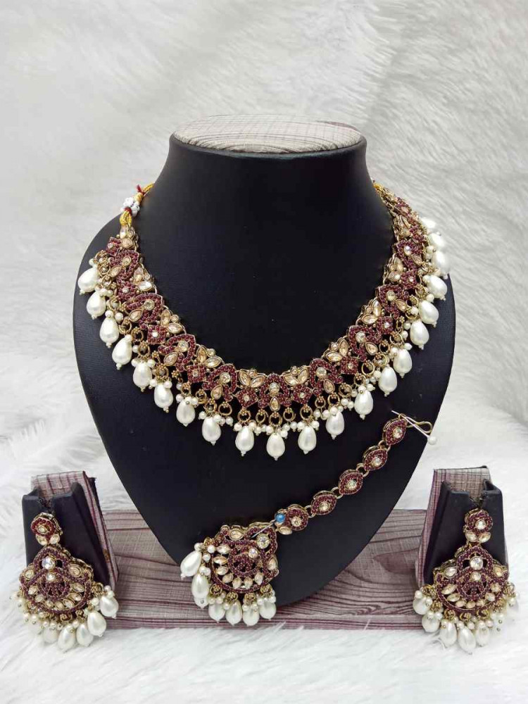 Gold Alloy Festival Wear Kundan Necklace