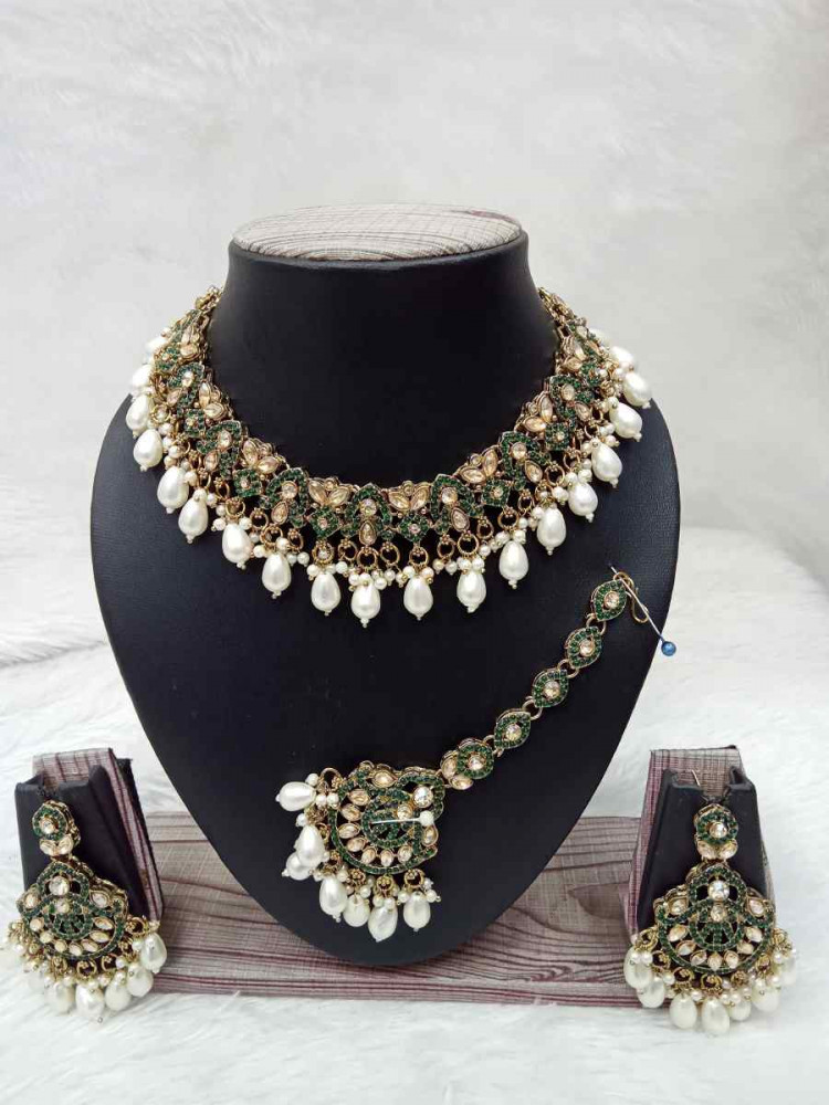Gold Alloy Festival Wear Kundan Necklace