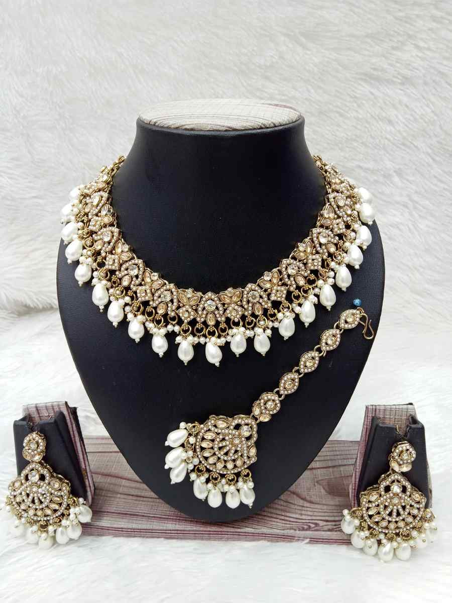 Gold Alloy Festival Wear Kundan Necklace