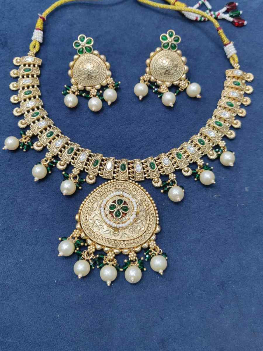 Gold Alloy Festival Wear Kundan Necklace
