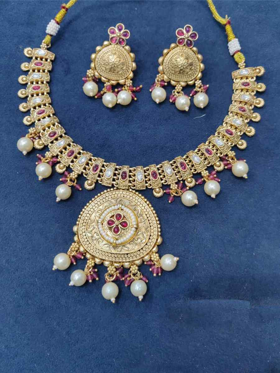 Gold Alloy Festival Wear Kundan Necklace