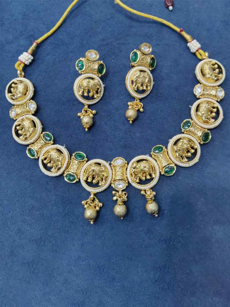 Gold Alloy Festival Wear Kundan Necklace