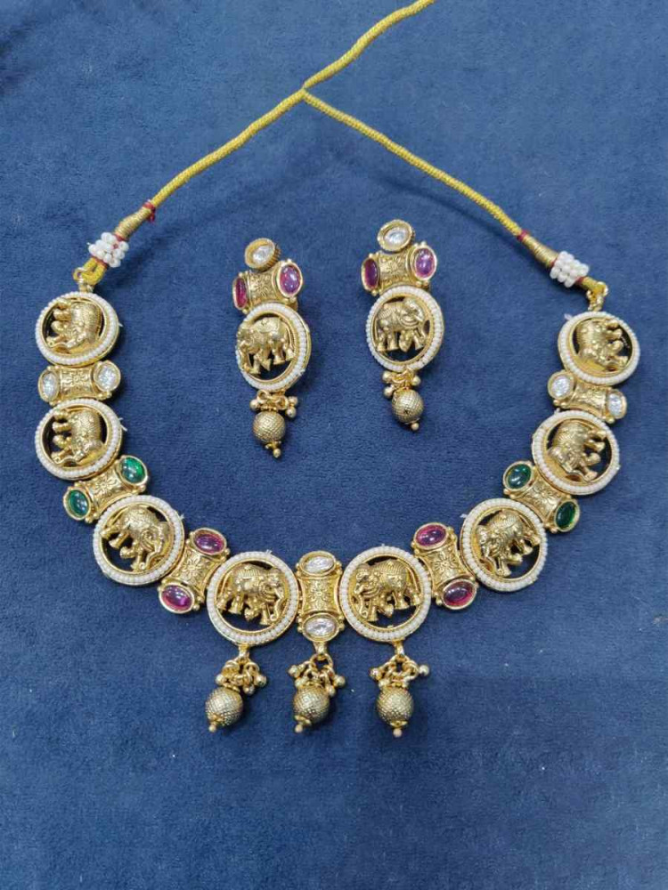 Gold Alloy Festival Wear Kundan Necklace