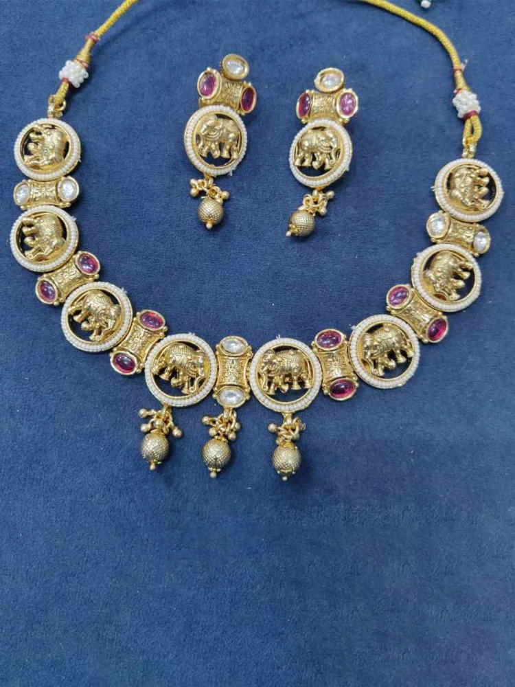 Gold Alloy Festival Wear Kundan Necklace
