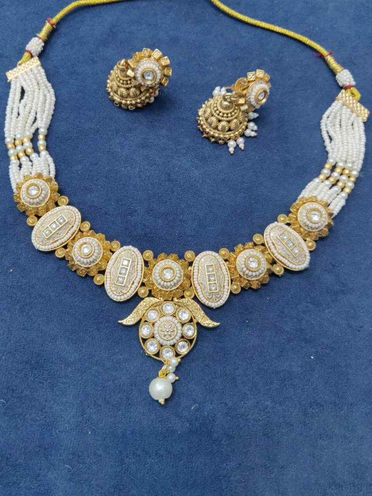 Gold Alloy Festival Wear Kundan Necklace