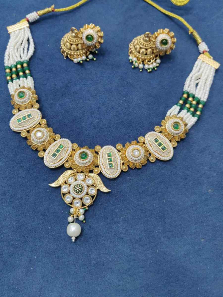 Gold Alloy Festival Wear Kundan Necklace
