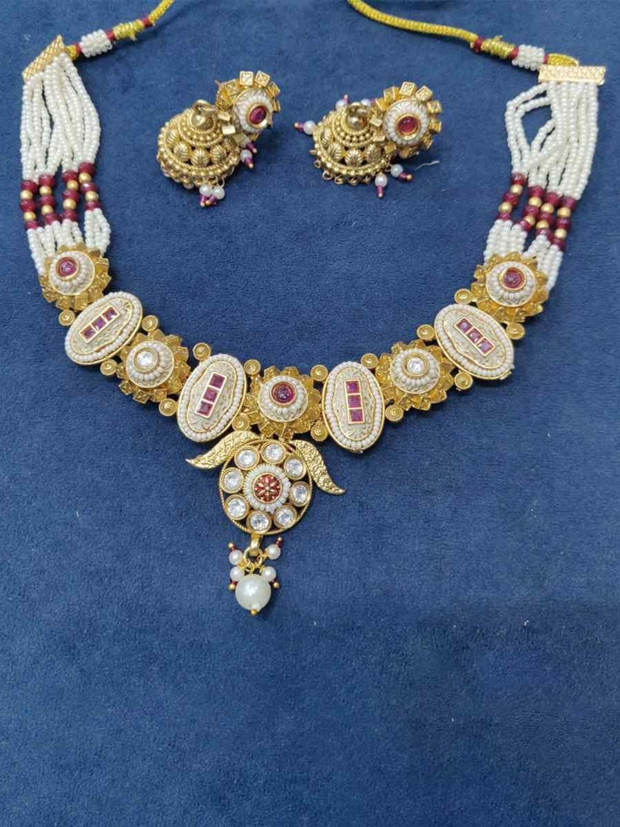 Gold Alloy Festival Wear Kundan Necklace