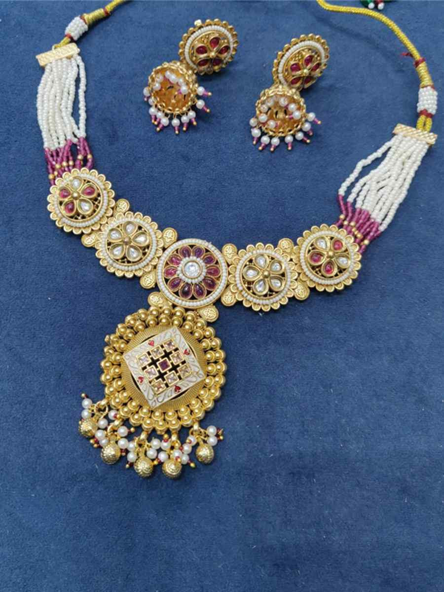 Gold Alloy Festival Wear Kundan Necklace