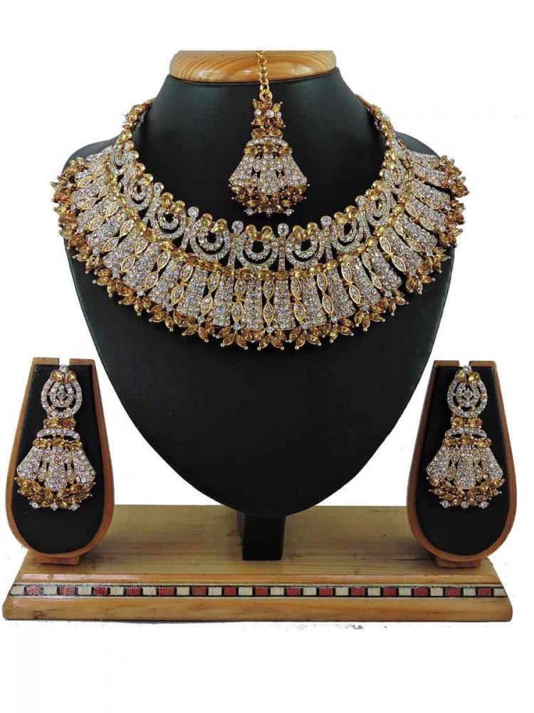 Gold Alloy Festival Wear Kundan Necklace