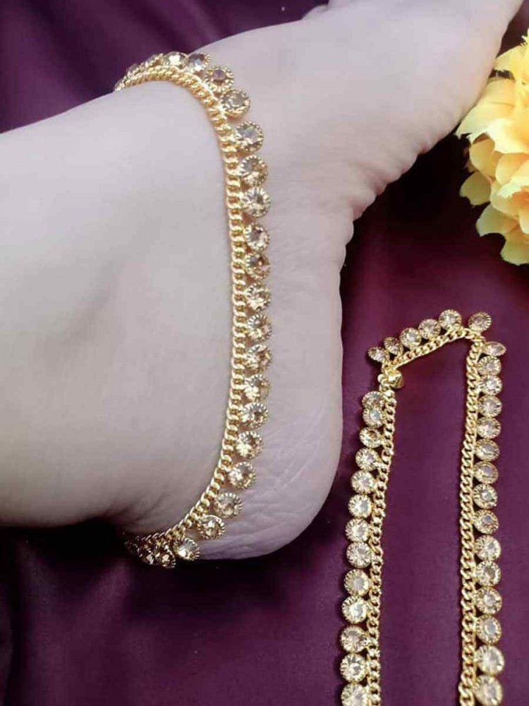 Gold Alloy Festival Wear Stone Anklets