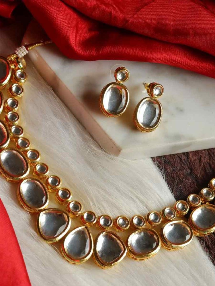 Gold Alloy Wedding Wear Kundan Necklace