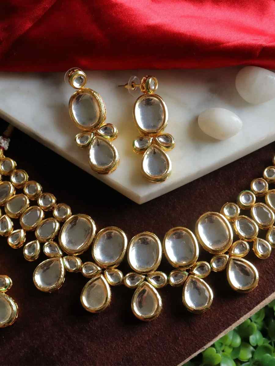 Gold Alloy Wedding Wear Kundan Necklace