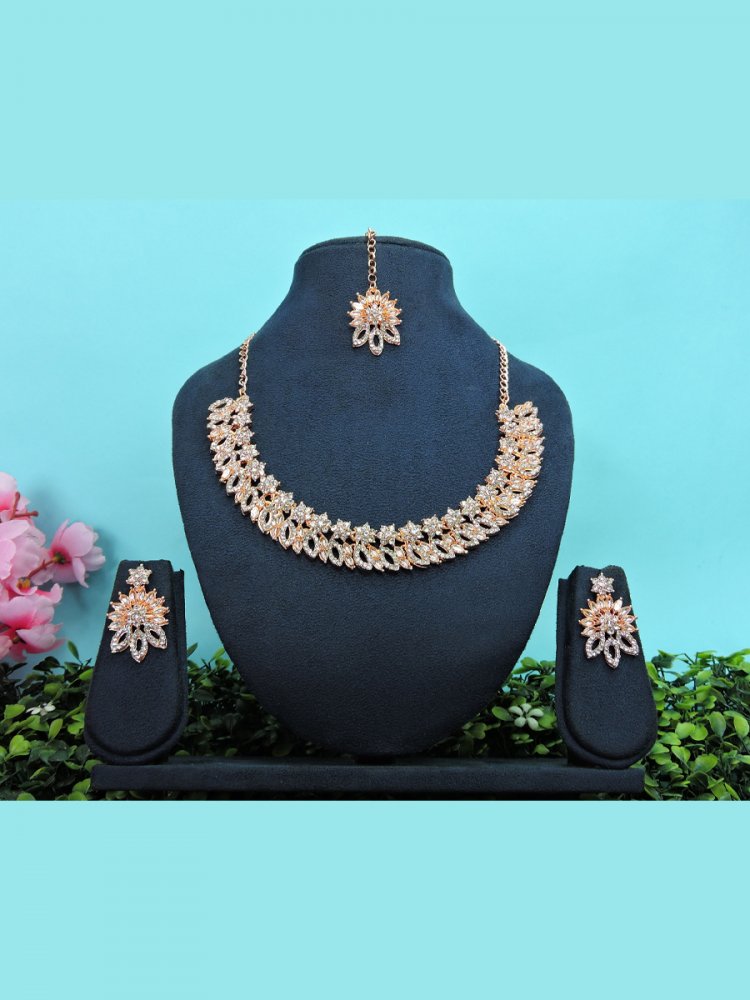Gold Silver Alloy Festival Wear Kundan Necklace